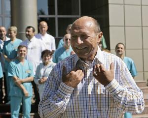 Ce le ureaza presedintele si prim-ministrul romanilor