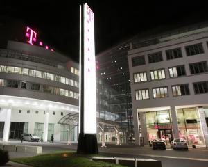 Profitul Deutsche Telekom a scazut cu 26,7% in al doilea trimestru, pe fondul situatiei economice dificile din Romania si Grecia