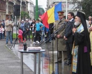 Arma, crucea si banul - lucrurile in care romanii au cea mai mare incredere