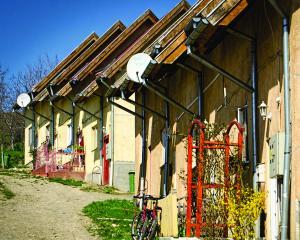 Cei care fac cumparaturi intr-un hipermarket din Cluj pot sa doneze direct la casa pentru sustinerea proiectelor Habitat for Humanity Cluj