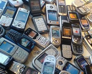 Cum arata si cat costa un smartphone capabil sa ruleze doua programe de operare