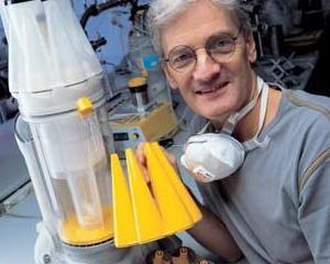 Dyson acuza Samsung ca i-ar fi "furat" mecanismul de directie pentru un nou aspirator