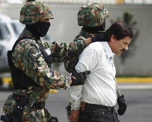 El Chapo intra intr-un restaurant ...