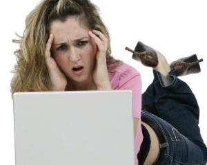 Un angajat din Marea Britanie, concediat dupa ce a accesat Facebook la locul de munca
