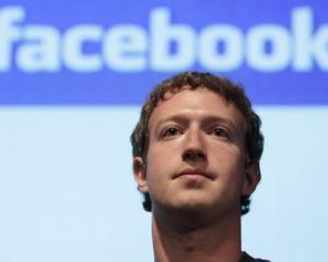 Facebook iti permite sa creezi album foto impreuna cu alti 50 de contributori