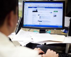 Facebook at Work devine disponibil din octombrie pentru angajati