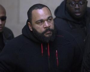 Comediantul francez Dieudonne nu mai are voie in Marea Britanie