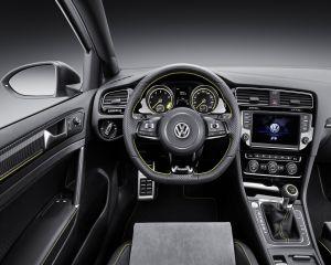 Germanii ne incanta cu un VW Golf de 395 cai-putere