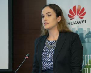 Huawei continua sprijinirea studentilor romani si in noul an academic