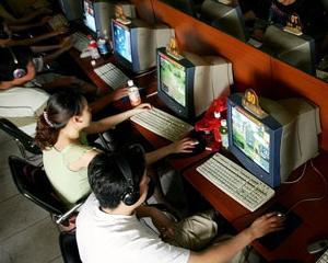 Mediascope: Cat timp stau romanii pe internet