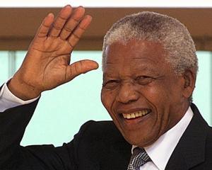 Bratarile Nelson Mandela, disponibile pe pagina de Facebook - Nelson Mandela Romania