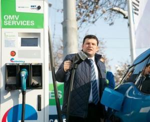 Prima statie de incarcare rapida pentru masini electrice in cadrul unei retele de distributie de carburanti