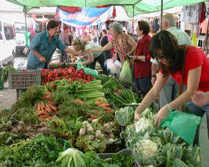 Producatorii agricoli, obligati sa detina atestat de producator si carnet de comercializare