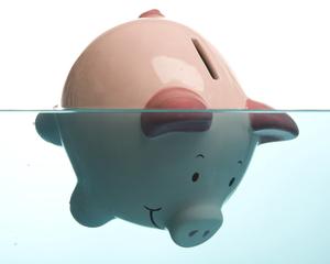 Banii ies timid din depozitele bancare