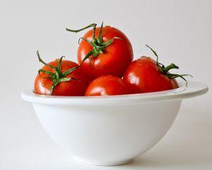 Peste 2.000 de fermieri au primit sprijin financiar pentru rosiile cultivate in sere si solarii