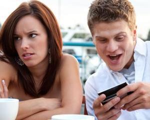 Cum poate deveni smartphone-ul dusmanul unui comportament civilizat