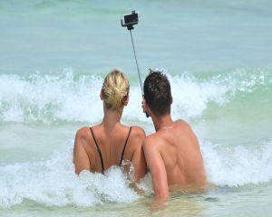 90% dintre cei care pleaca in vacanta folosesc camera foto a telefonului ca aparat de fotografiat principal