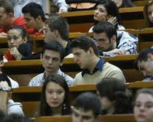 Doar "fabricile de diplome" vor mai primi bani de la stat