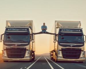 Spagatul lui Van Damme nu a ajutat Volvo: Compania disponibilizeaza 2.400 de angajati