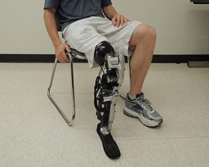 Un nou pas spre viitorul cyborg: picior artificial controlat de creier