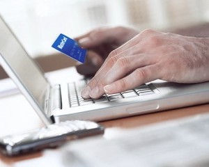 Romanii nu s-au imprietenit cu internet bankingul