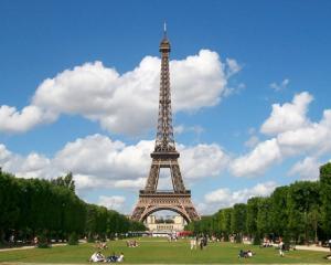 Turnul Eiffel devine eco