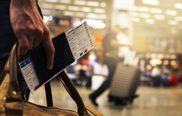 Val de scumpiri la biletele de avion: low cost-ul devine de lux