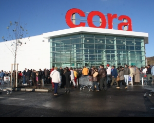 Cora intentioneaza sa construiasca trei mall-uri