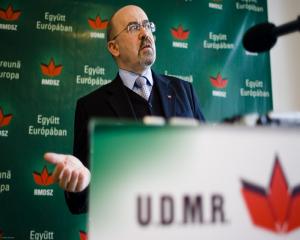 Congres multicolor. UDMR a impartit invitatii liderilor USL si lui Traian Basescu