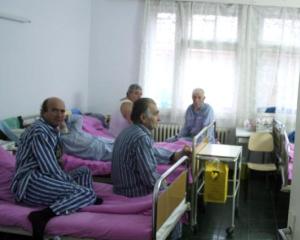Aglomeratie si mai mare in spitale: Numarul de paturi se va reduce cu 5.700 in 2011