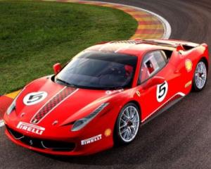Trei romani si-au comandat deja masina de competitii Ferrari 458 Challenge