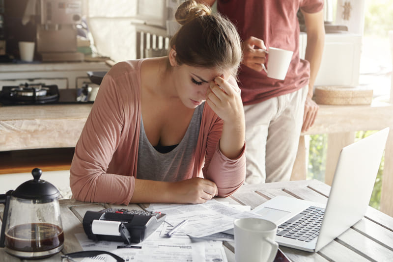 Cum sa te ruinezi? Iata greselile financiare (si nu numai) care iti pot distruge viata