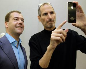 Top 7 secrete pe care le-ar putea dezvalui Steve Jobs in biografia sa