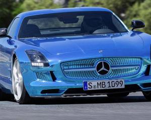 Mercedes a prezentat la Paris cea mai puternica masina electrica de serie