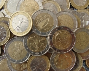 Falsificatorii sunt din ce in ce mai putin tentati de monedele euro