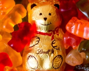 Ursuletul gumat german a castigat lupta cu cel elvetian din ciocolata