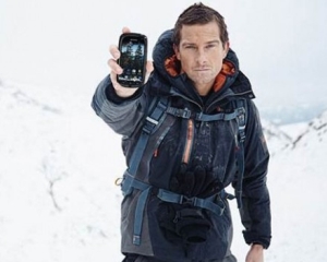 In salbaticie, ai nevoie de un smartphone rezistent: Bear Grylls mizeaza pe Kyocera Torque