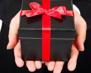 5 lucruri de care trebuie sa tii seama, atunci cand oferi cadouri angajatilor tai