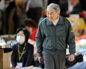 Imparatul Japoniei, Akihito, face prima vizita in zona dezastrului