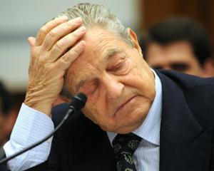 Speriat de pierderi, George Soros sta calare pe un munte de cash