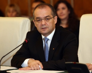 Premierul Emil Boc: Cautam solutii ca firmele sa plateasca mai intai principalul unei datorii si apoi penalitati 
