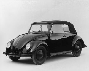 17 februarie 1972: Modelul Volkswagen Beetle devine cel mai vandut automobil din lume