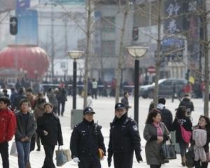 China foloseste fluiere si apa pentru a-i imprastia pe protestatari