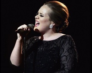 Ce legatura este intre Adele si Anonymus