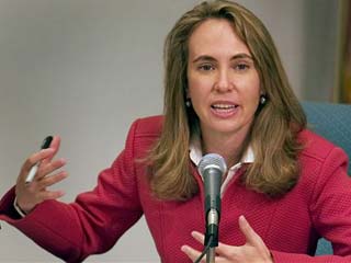 Gabrielle Giffords isi revine