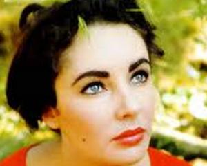 Elizabeth Taylor a murit