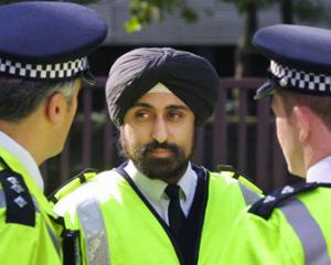 Marea Britanie devine mai periculoasa: Unul din zece politisti isi va pierde jobul
