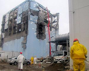 Doi muncitori de la Fukushima, spitalizati din cauza dozei mari de radiatii la care au fost expusi