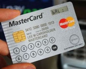 Credit Europe Bank va lansa in Romania primul card MasterCard cu display