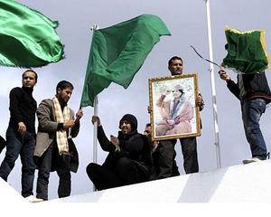 LIBIA: Regimul Gadhafi isi ingroapa mortii